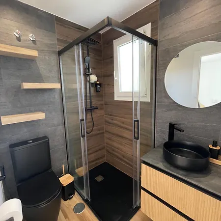 Spectacular 3-bedroom Apartment *